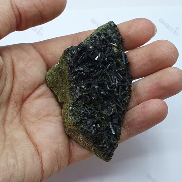 سنگ راف اپیدوت جواهری (سنگ ماه تولد اردیبهشت و آذر) راف بدون تراش کد10 — تصویر ۳