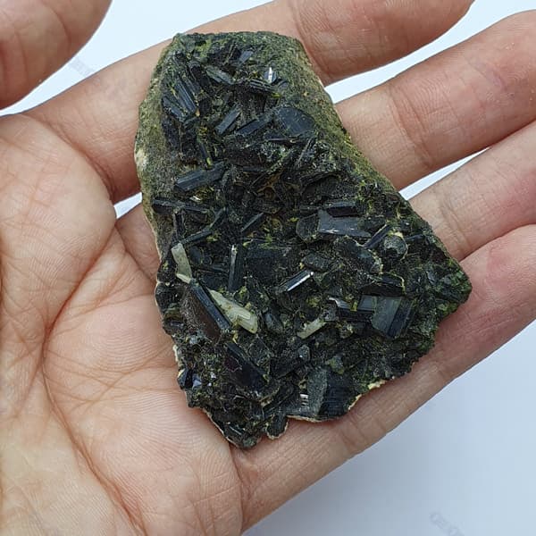 سنگ اپیدوت جواهری (سنگ ماه تولد اردیبهشت و آذر) راف بدون تراش کد03 — تصویر ۳
