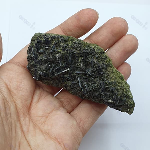 سنگ اپیدوت جواهری (سنگ ماه تولد اردیبهشت و آذر) راف بدون تراش کد02 — تصویر ۳