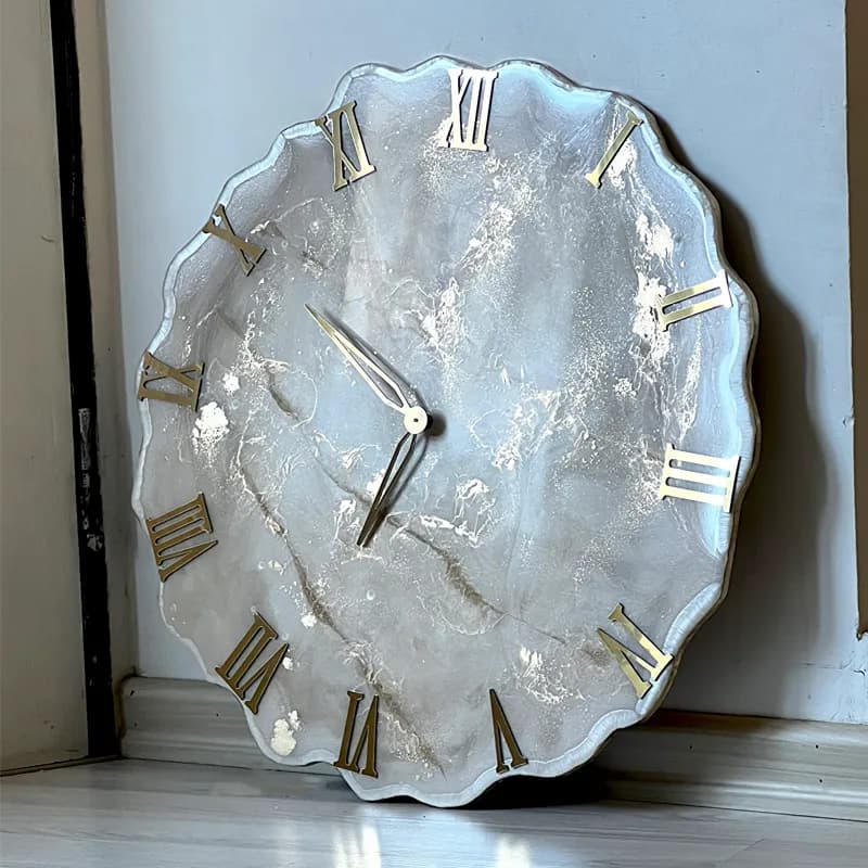 ساعت دیواری رزینی با حاشیه ساده حلالی