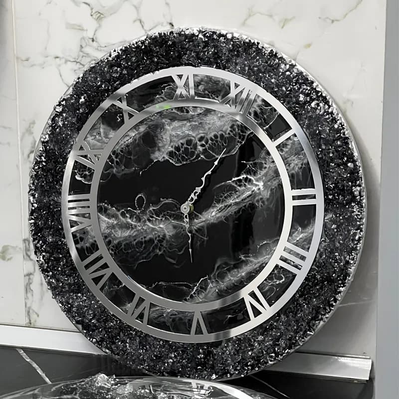 ساعت دیواری رزینی طوفان نقره‌ای