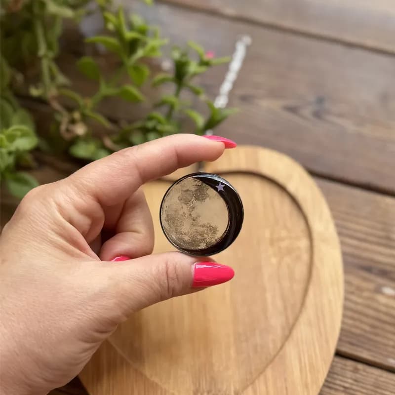 گردنبند رزینی طرح ماه — تصویر ۳