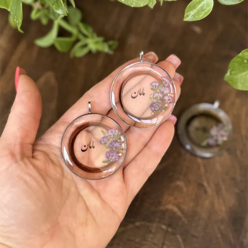 گردنبند رزینی با موی عزیز و نوشته ی مامان — تصویر ۴