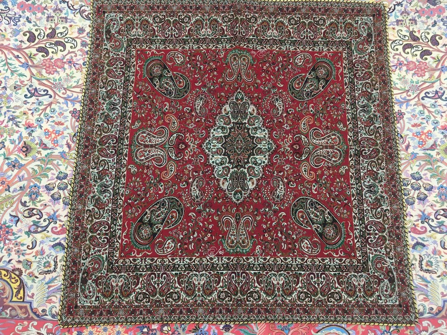 رومیزی ترمه ابریشم طرح داریوش کد 3
