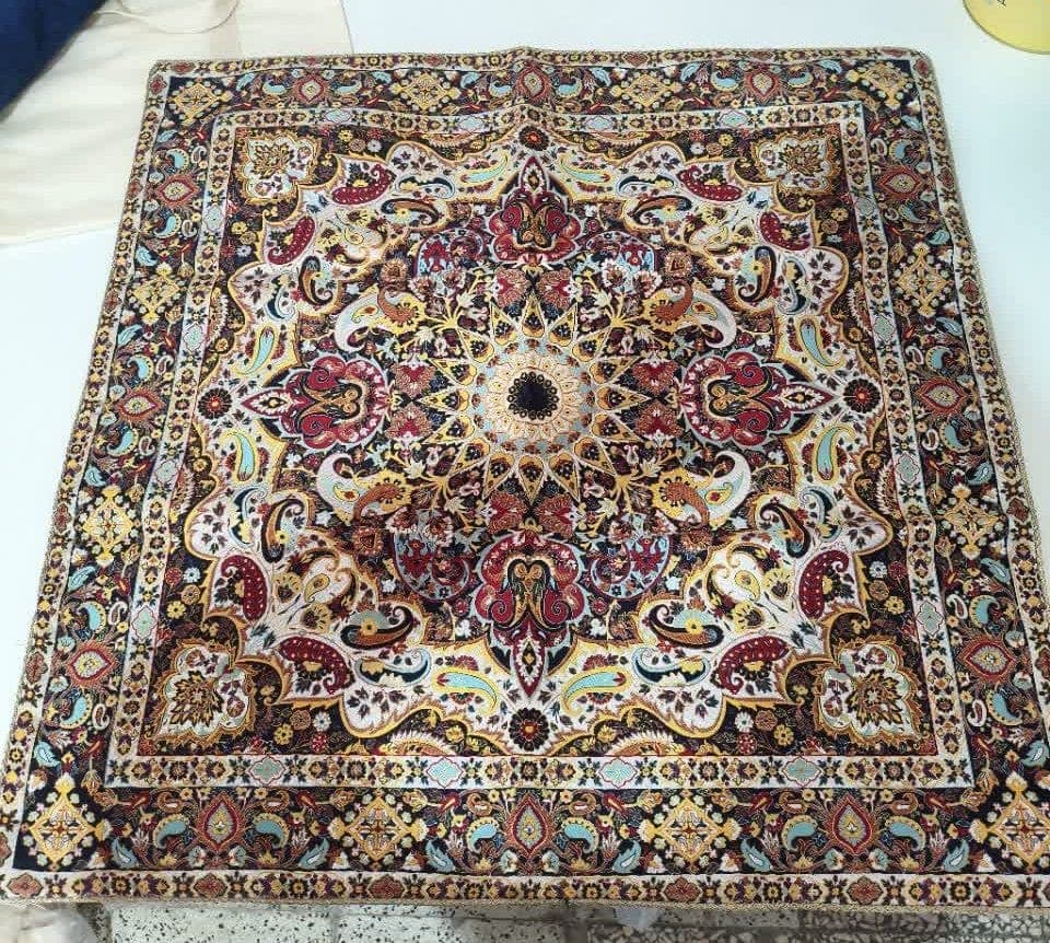 رومیزی ترمه طرح باغ بهشت کد tre3 سایز 70*70