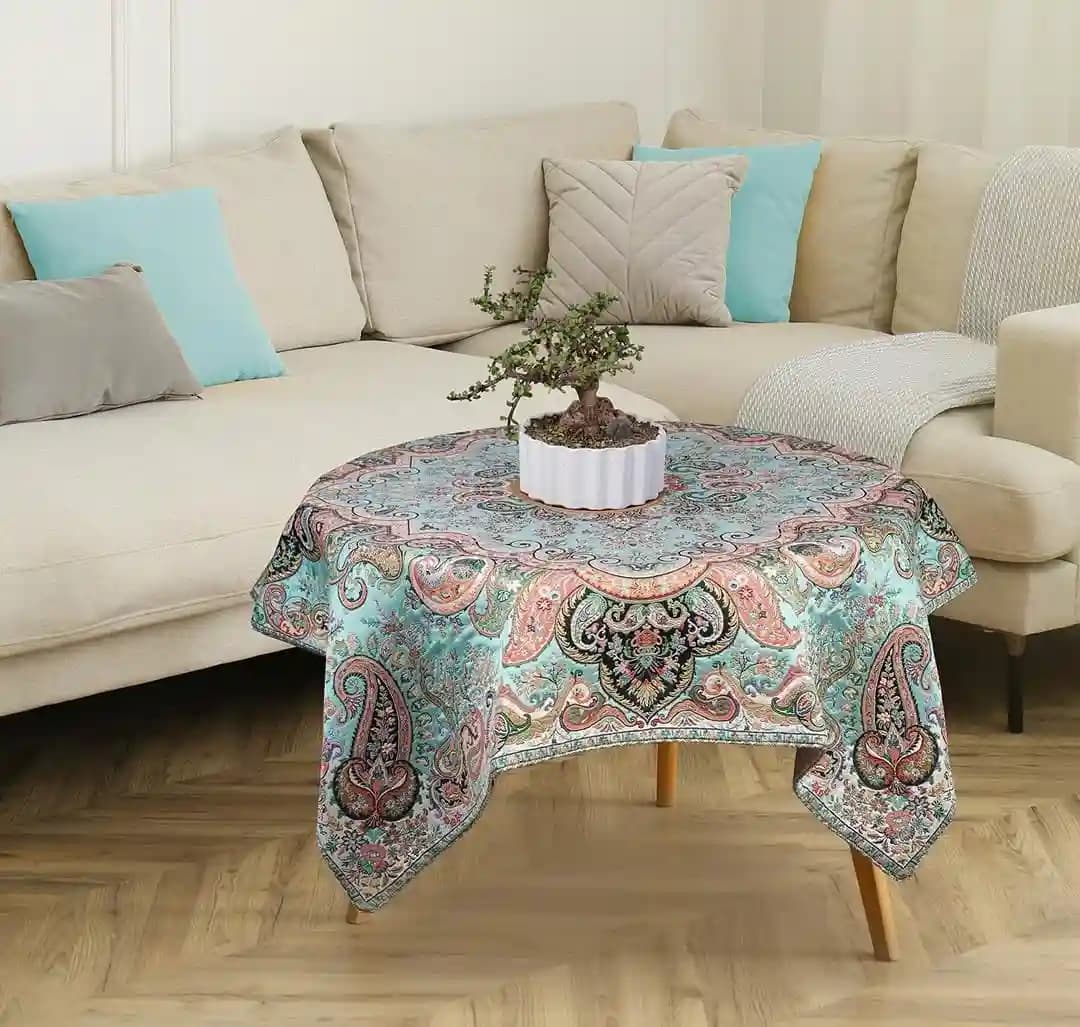 رومیزی ترمه جنس ابریشم طرح سلاطین سایز 1*1 کد 2 — تصویر ۲