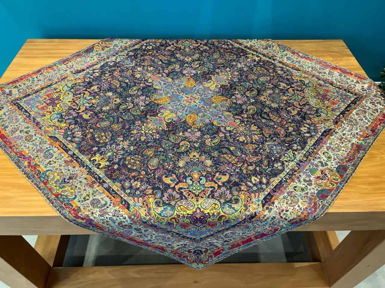رومیزی ترمه ابریشم طرح سپهر 1*1 کد 3
