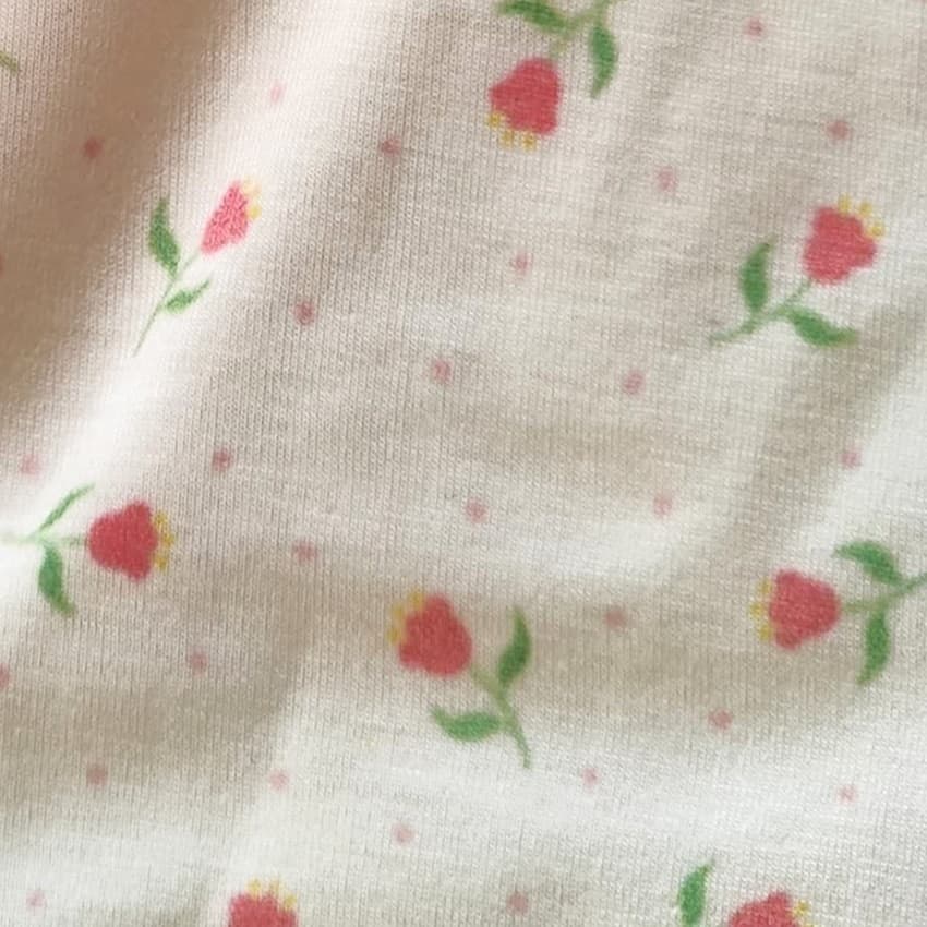 پارچه تریکو طرح گل ریز قرمز کد 4041015 — تصویر ۲