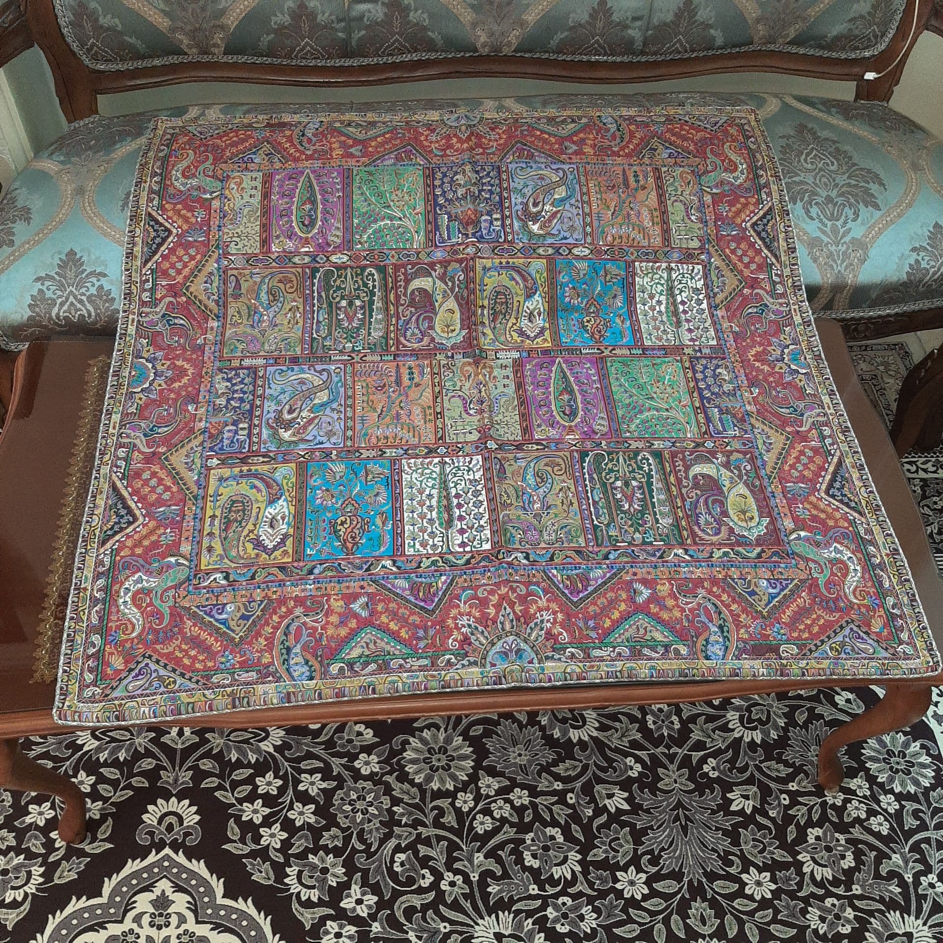 تابلو ترمه ابریشم 14 رنگ طرح دیوان خشتی کد 1 — تصویر ۴
