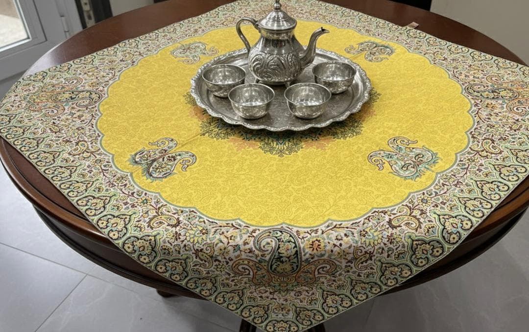 رومیزی ترمه ابریشم طرح شاه زرند کلاسیک رنگ زرد