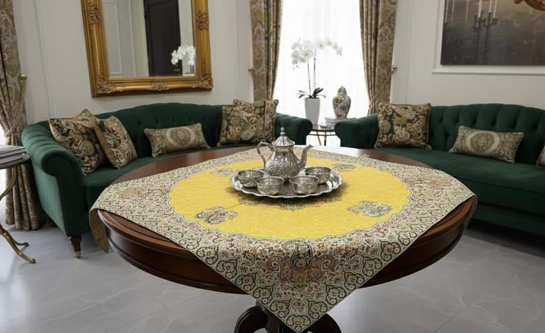 رومیزی ترمه ابریشم طرح شاه زرند کلاسیک رنگ زرد — تصویر ۳
