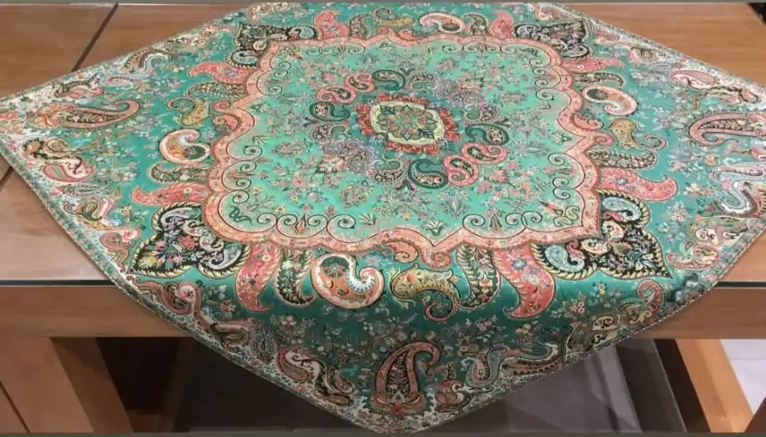 رومیزی ترمه جنس ابریشم طرح سلاطین کد 1 — تصویر ۳