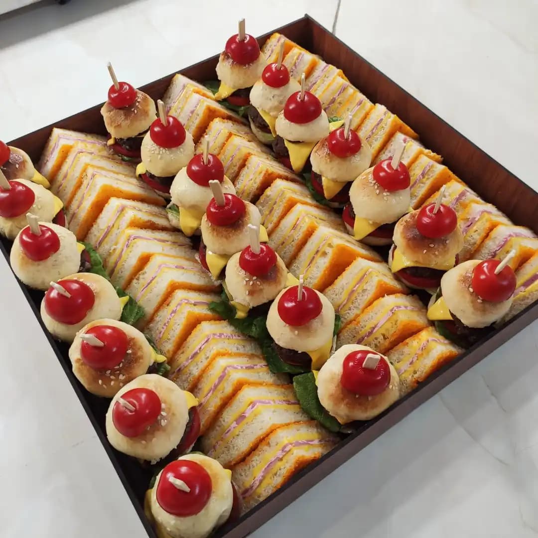 سینی مینی برگر و کلاب ژامبون Thalea
