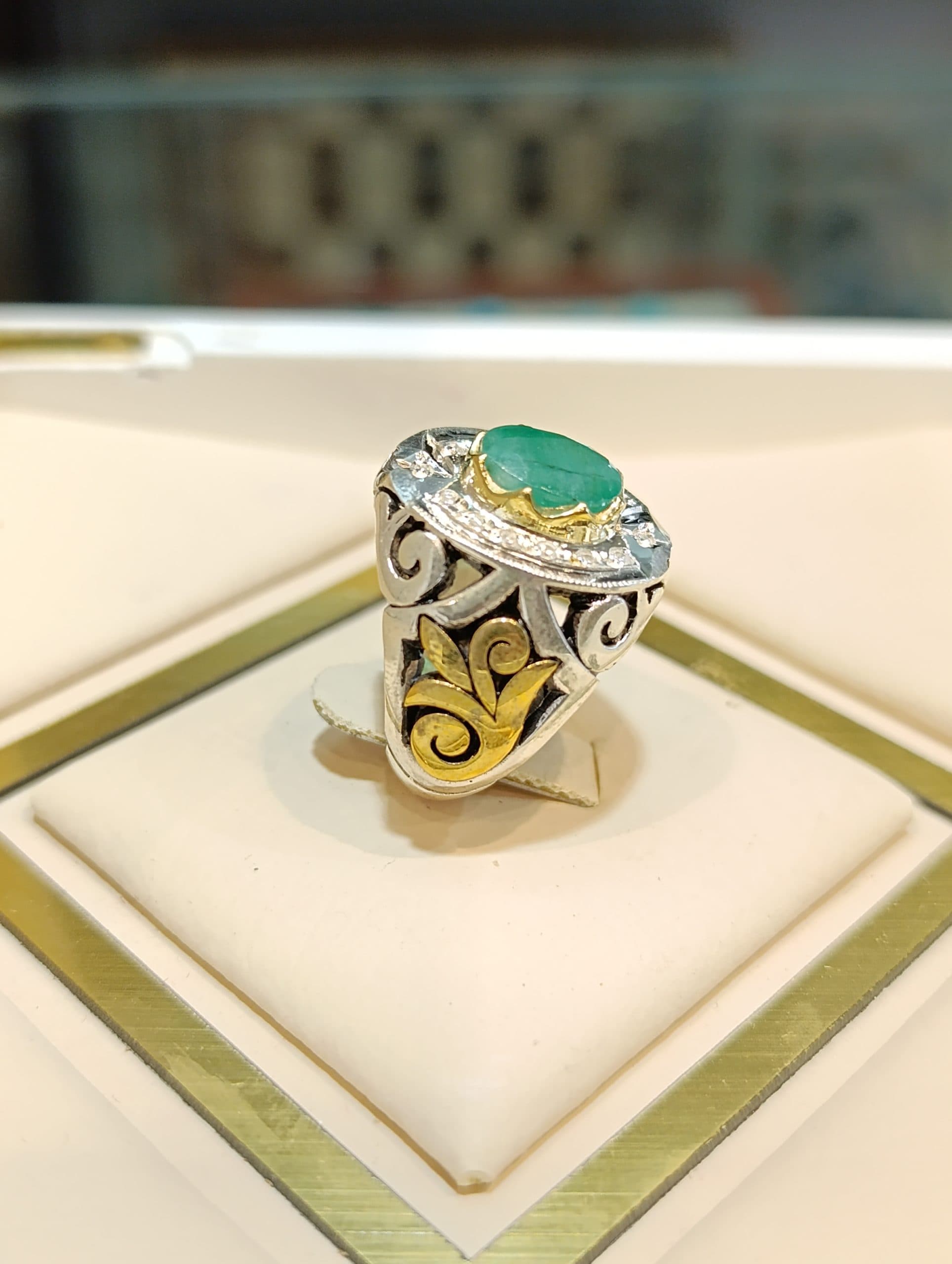 انگشتر نقره مردانه دستساز نگین زمرد زامبیا با مخراج برلیان(الماس) – کدR1151 — تصویر ۲