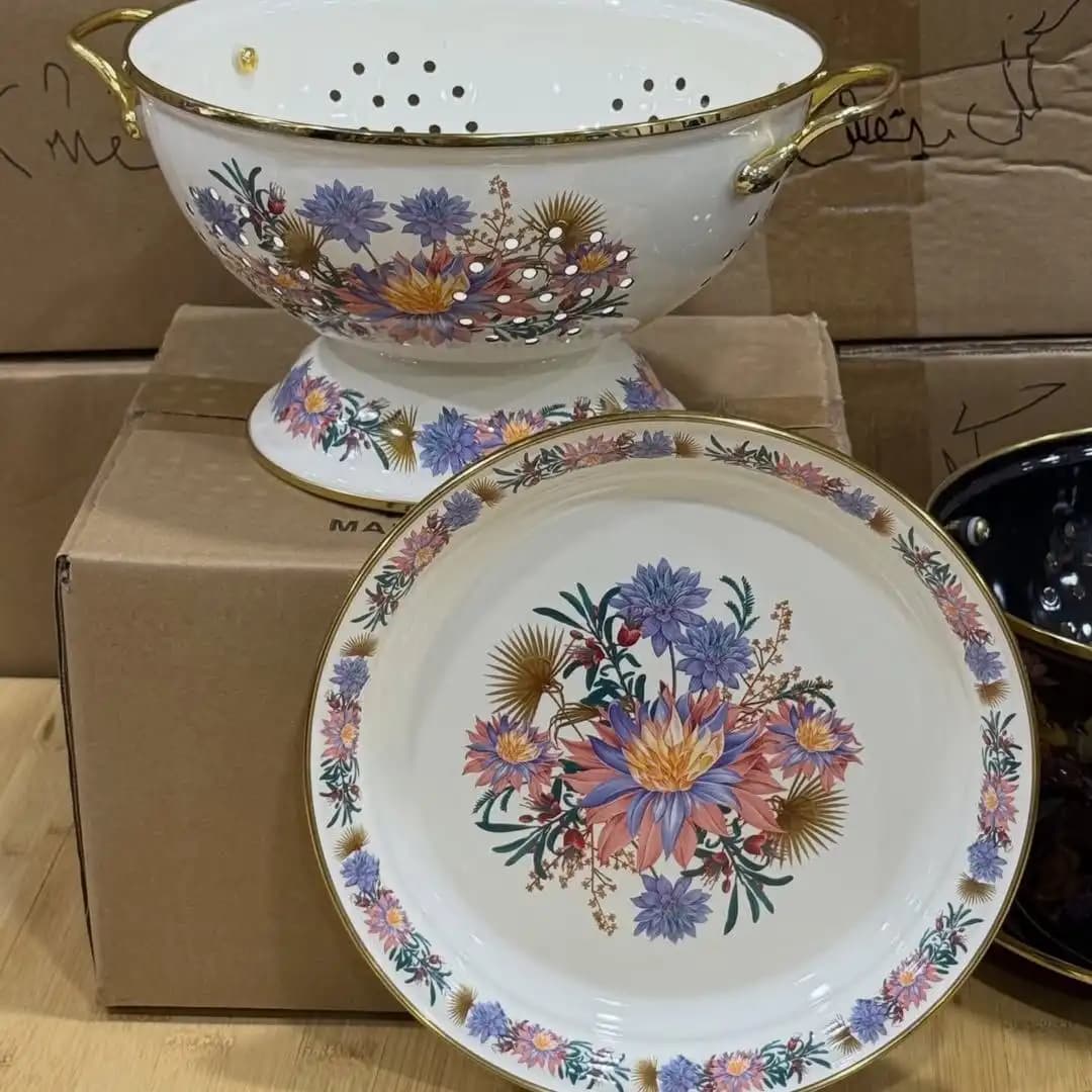 ست آبکش و سینی طرح گل — تصویر ۳