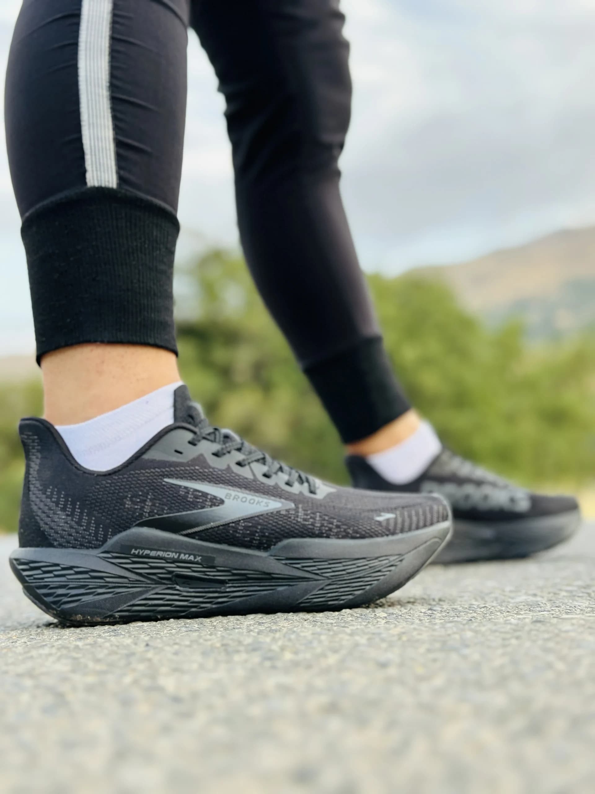 کتونی بروکس مدل Hyperion Max Gale 2 مشکی — تصویر ۴