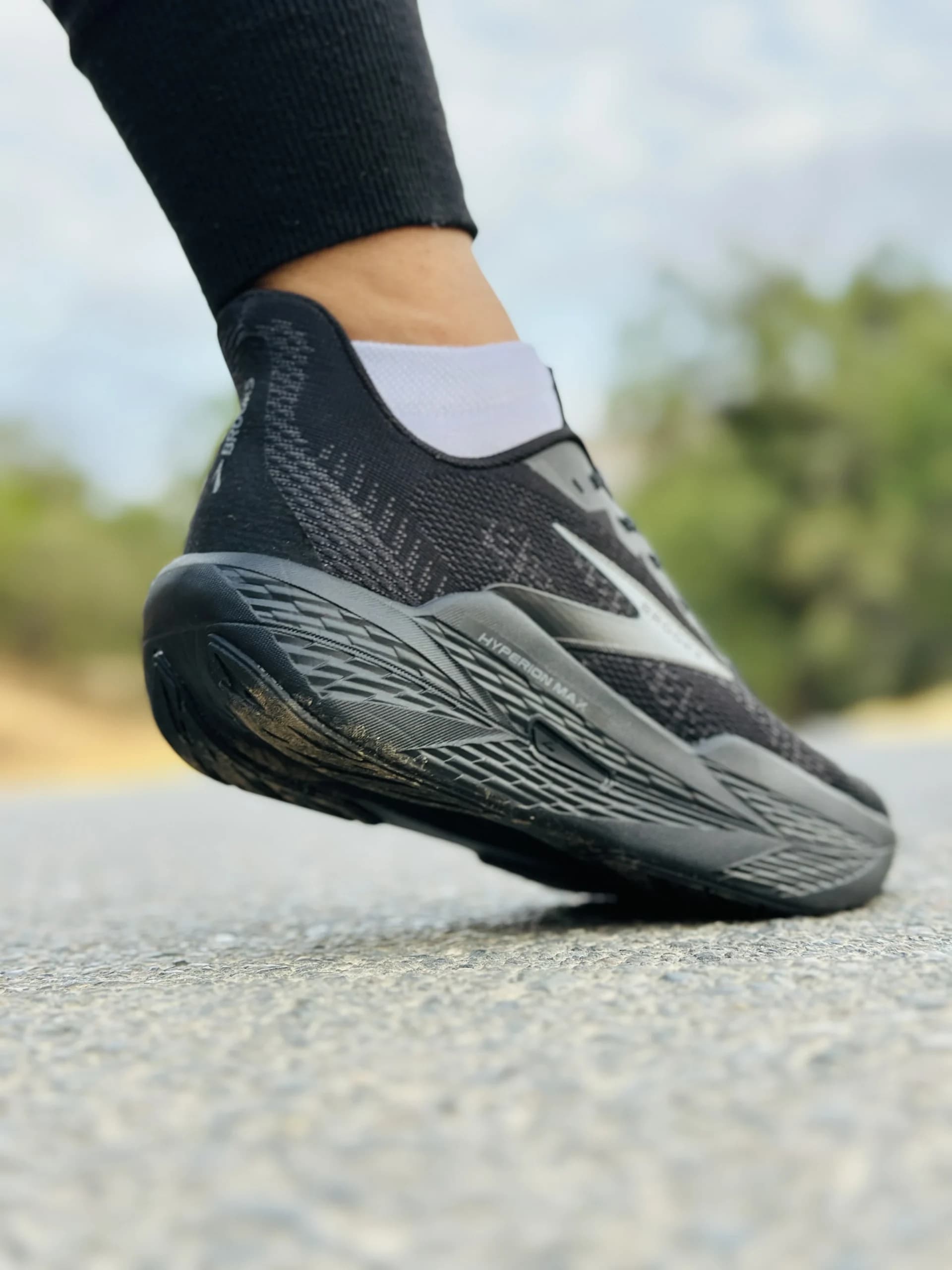 کتونی بروکس مدل Hyperion Max Gale 2 مشکی — تصویر ۶