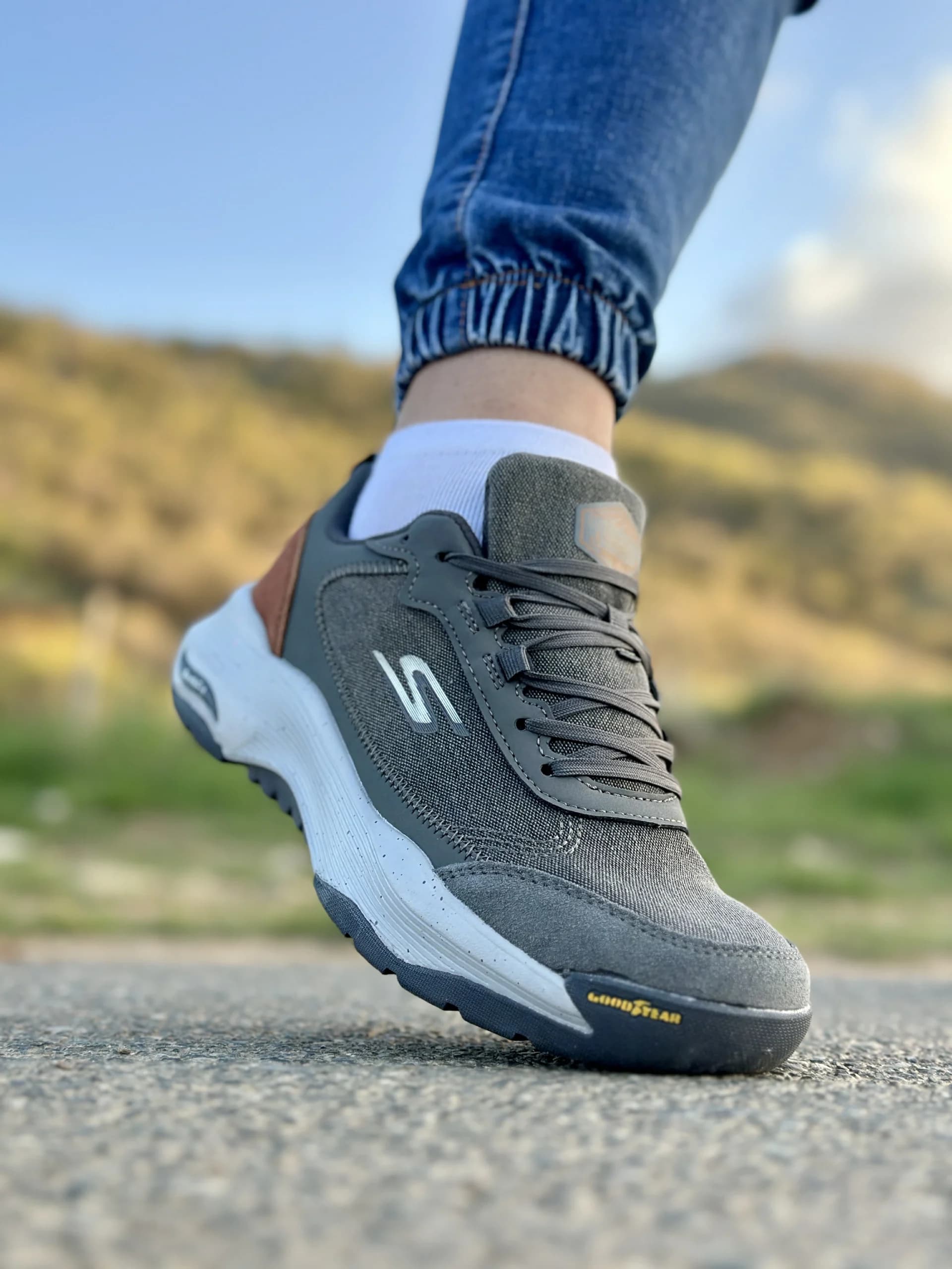 کتونی اسکیچرز مدل go walk outdoors طوسی — تصویر ۷