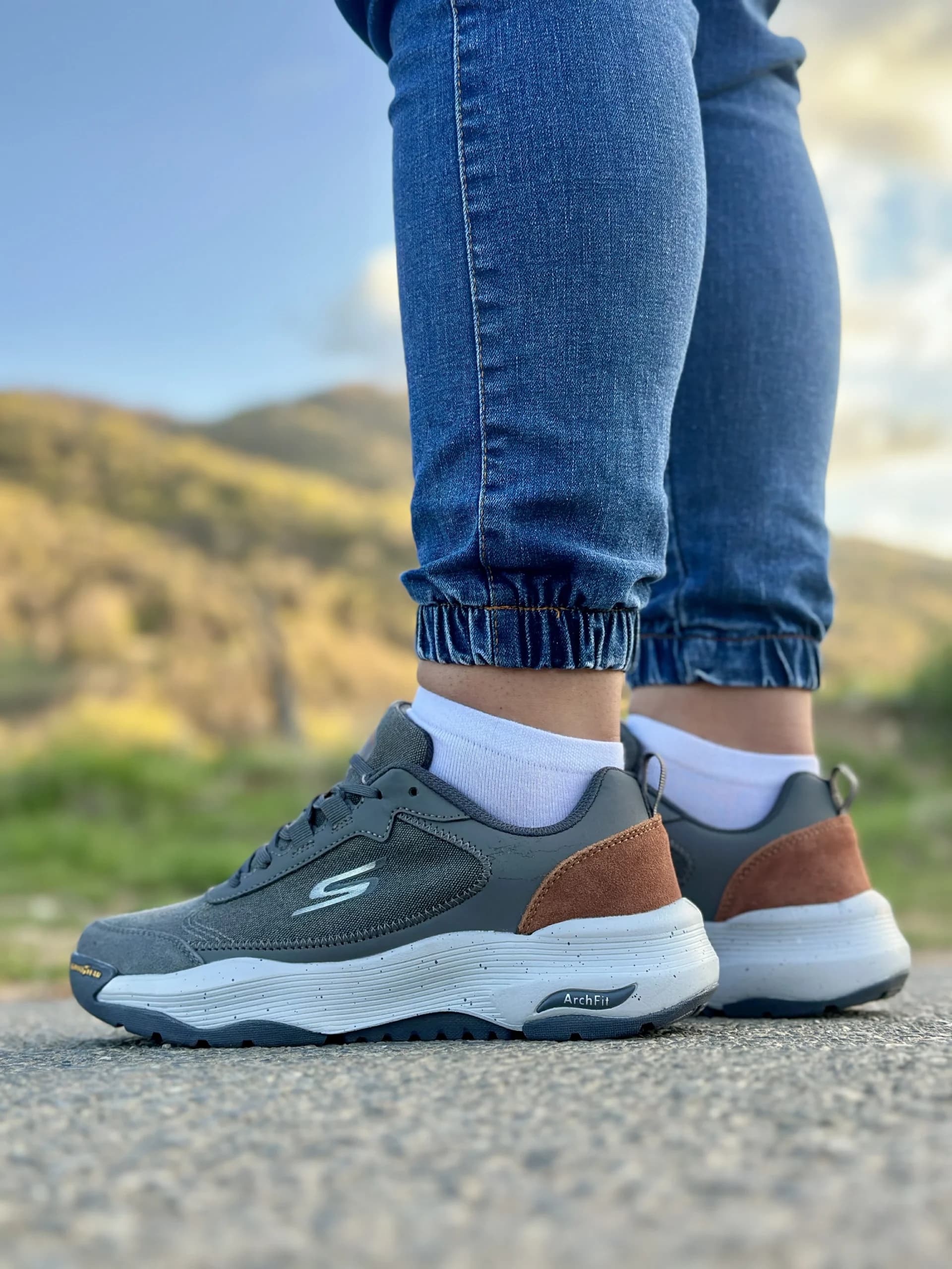 کتونی اسکیچرز مدل go walk outdoors طوسی — تصویر ۵