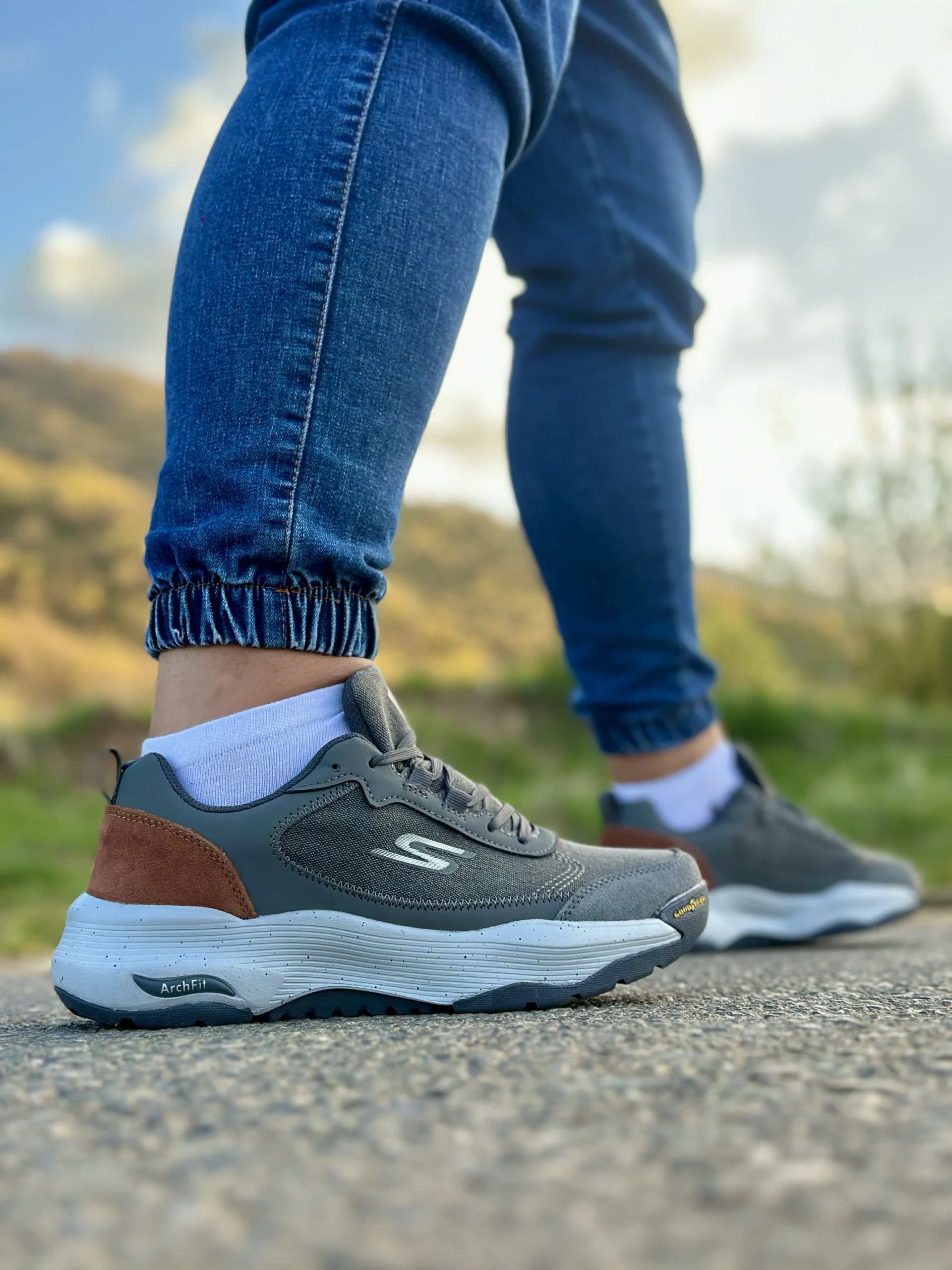 کتونی اسکیچرز مدل go walk outdoors طوسی — تصویر ۳