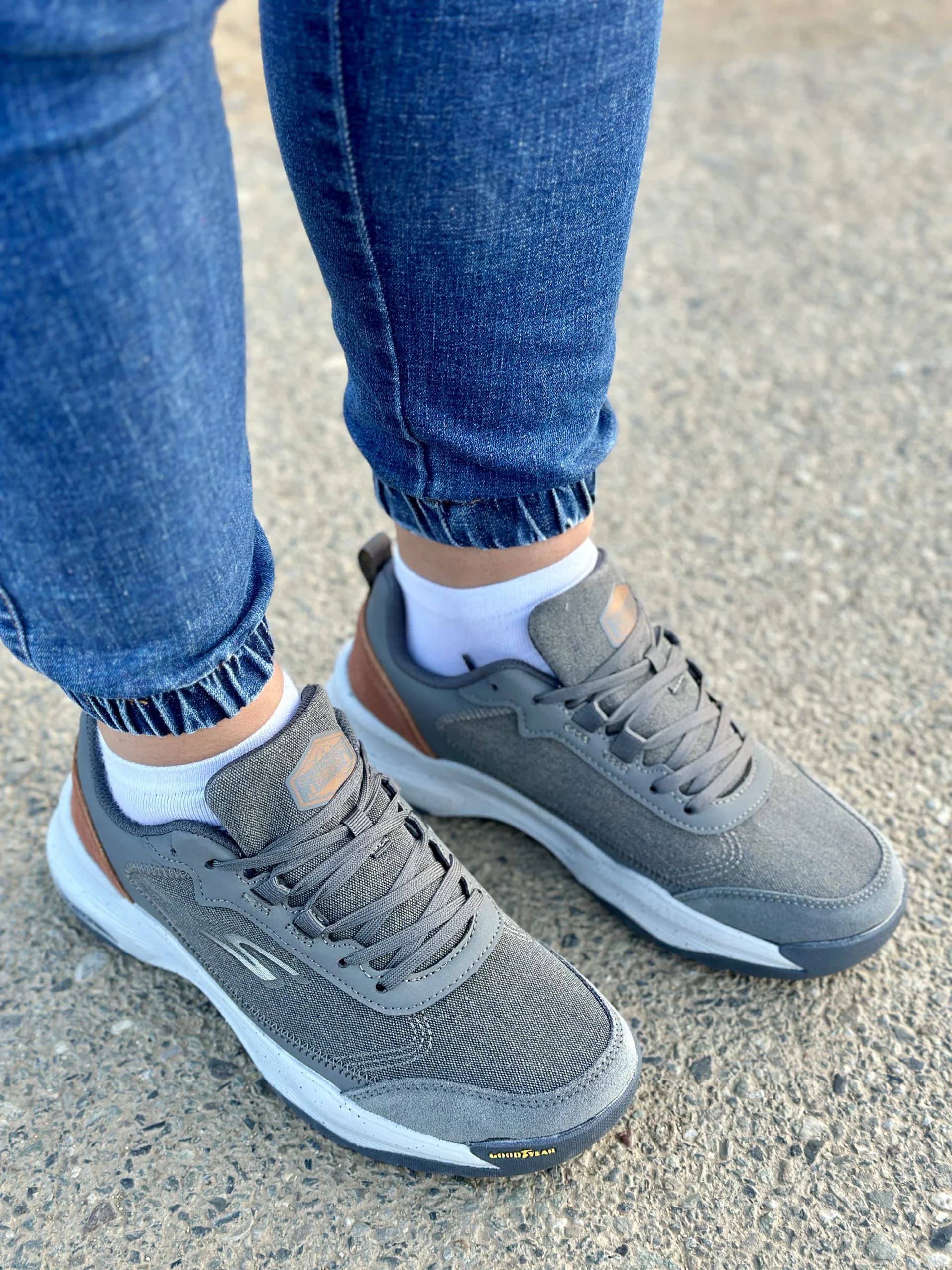 کتونی اسکیچرز مدل go walk outdoors طوسی — تصویر ۴