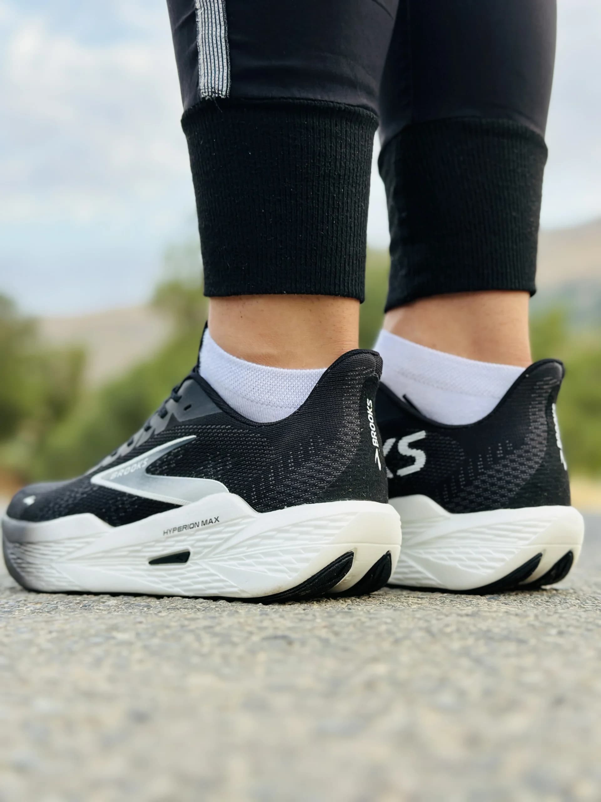 کتونی بروکس مدل Hyperion Max Gale 2 مشکی زیره سفید — تصویر ۱۰