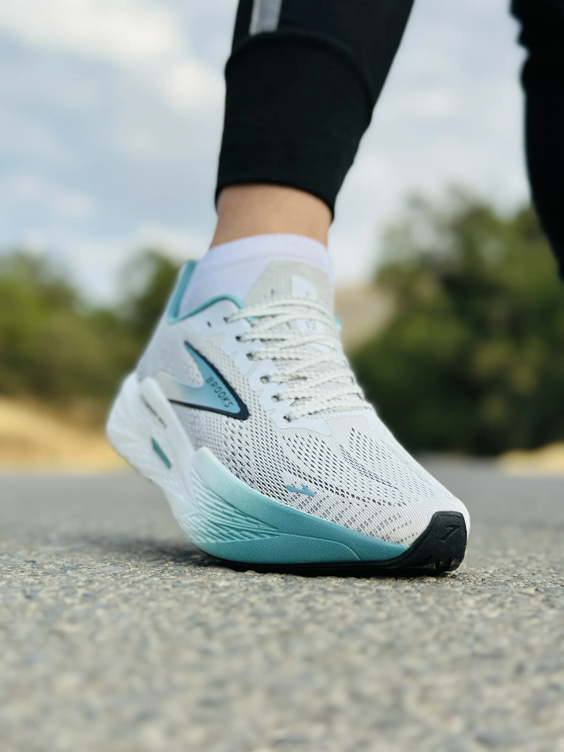 کتونی بروکس مدل Hyperion Max Gale 2 طوسی آبی — تصویر ۱۰