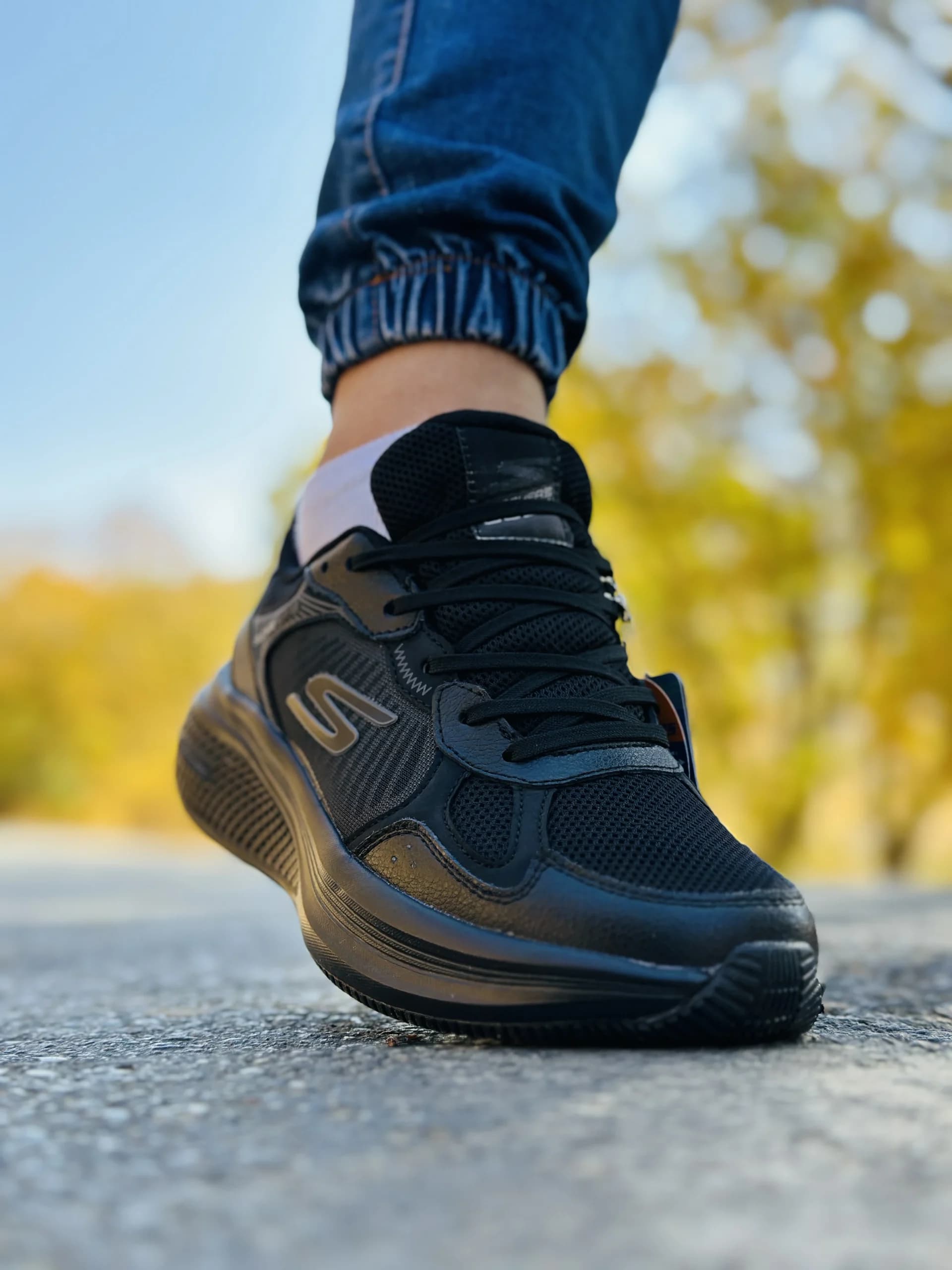 کتونی اسکیچرز مدل go run رنگ مشکی — تصویر ۳