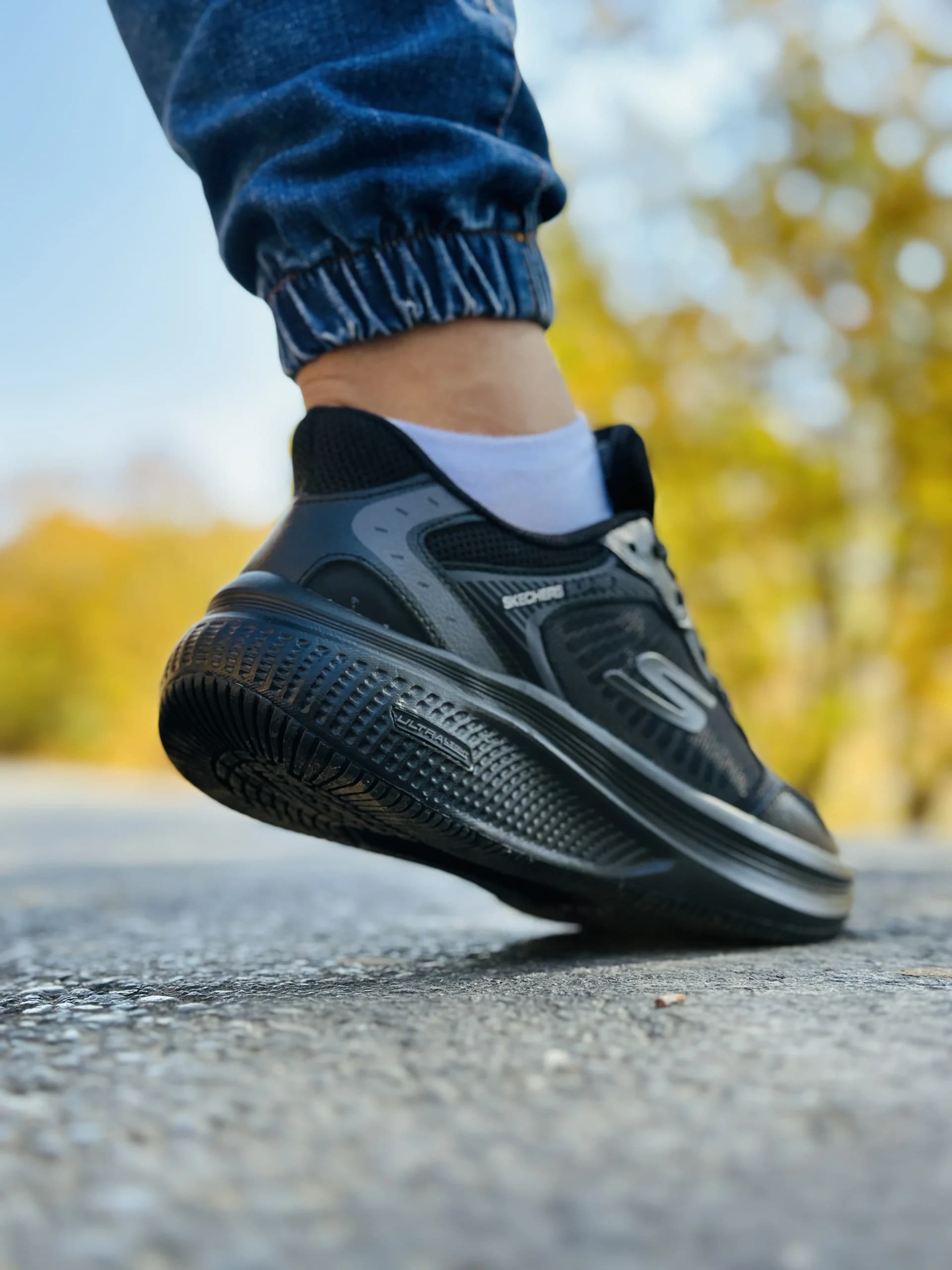 کتونی اسکیچرز مدل go run رنگ مشکی — تصویر ۴