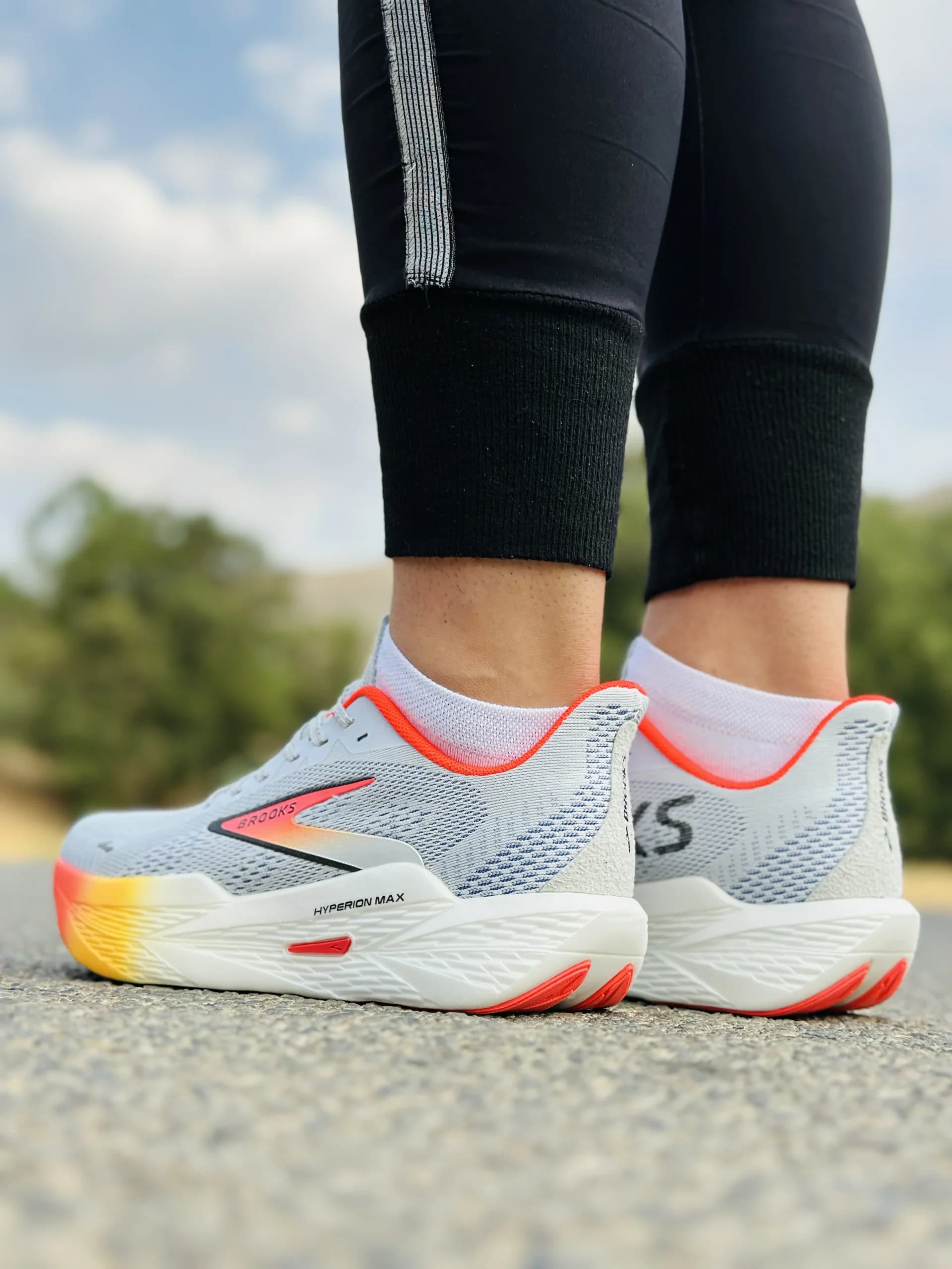 کتونی بروکس مدل Hyperion Max Gale 2 طوسی نارنجی — تصویر ۵