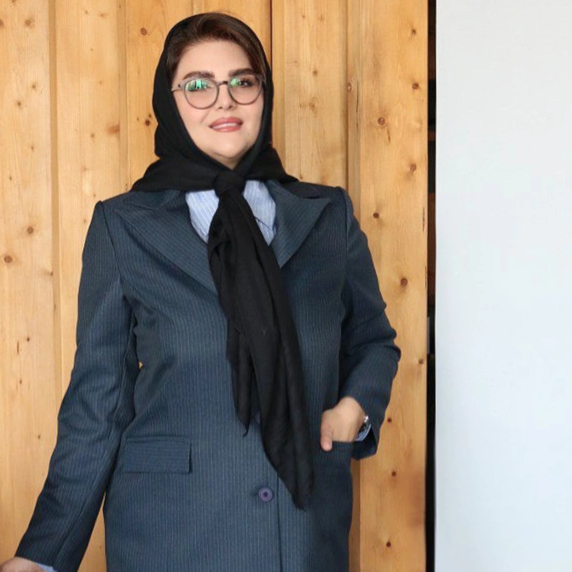 مانتو شلوار اداری زنانه فارل راه راه مدل 2025 — تصویر ۴