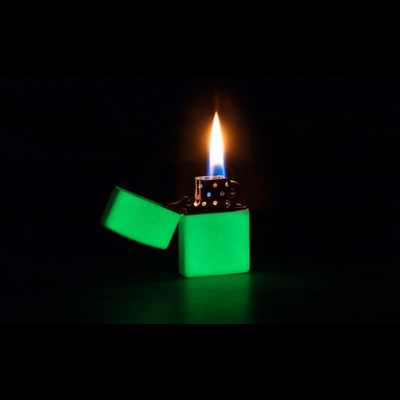 فندک زیپو مدل 49193 glow in the dark matte — تصویر ۲