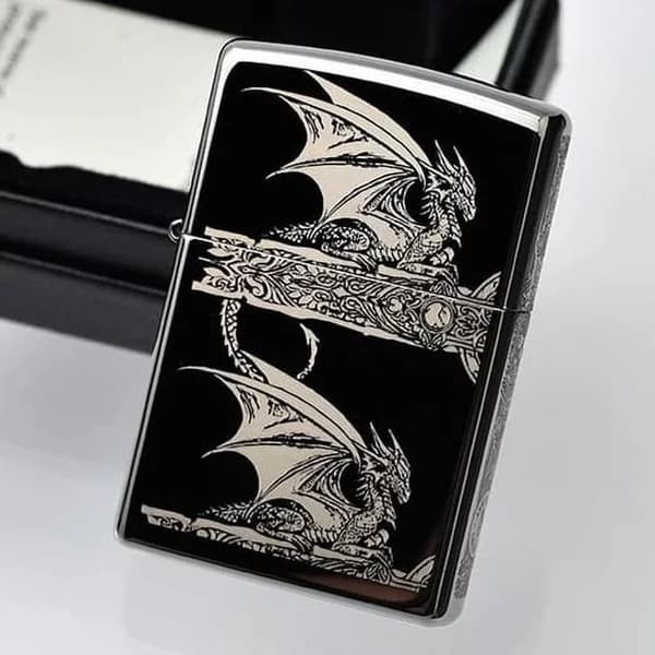 فندک زیپو مدل Zippo 28961 Anne Stokes — تصویر ۴