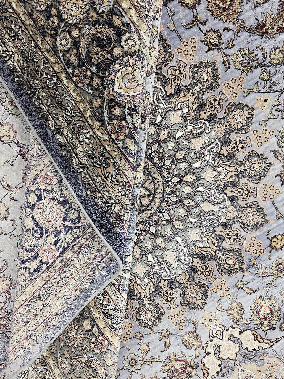 فرش ماشینی ترنج دار آبی طرح حریر کد 12881 — تصویر ۳