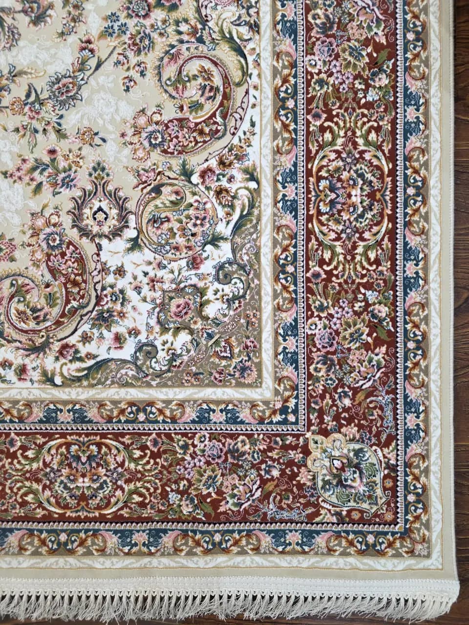 فرش ۱۲۰۰ شانه طرح آیلین کرم حاشیه گلبهی — تصویر ۷