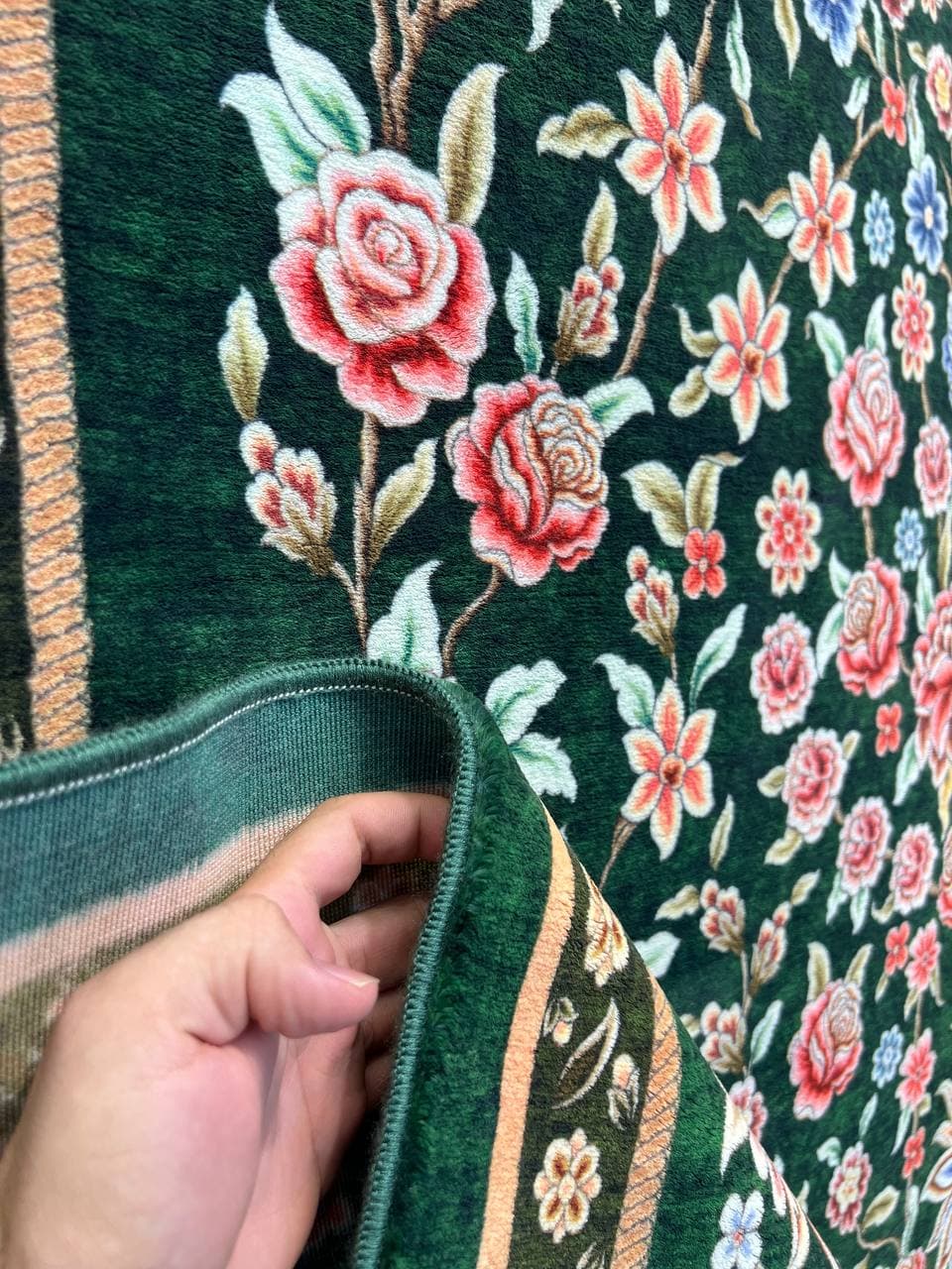 فرش طرح باغ گل سبز معادل 77 رج دستباف — تصویر ۵