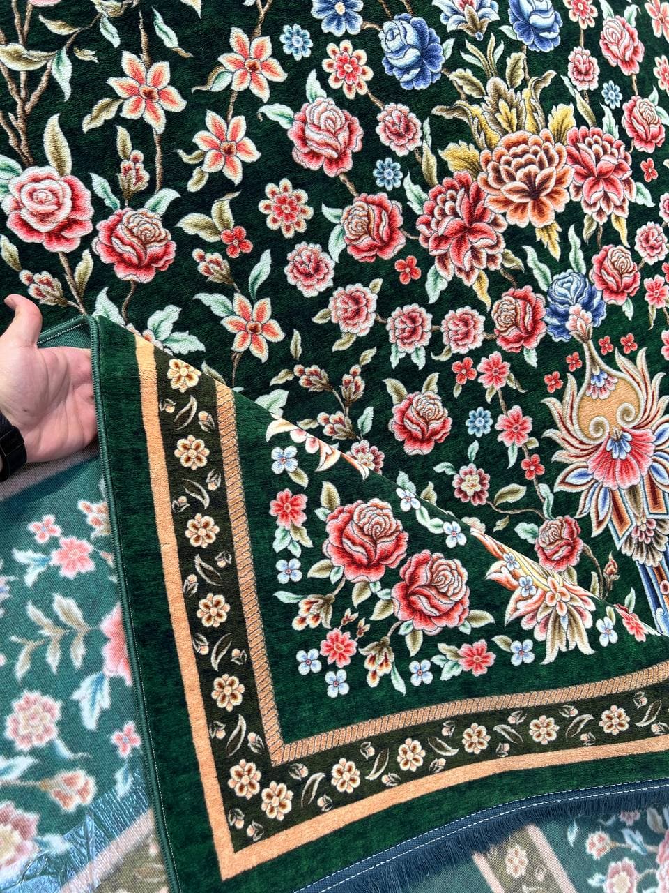 فرش طرح باغ گل سبز معادل 77 رج دستباف — تصویر ۴