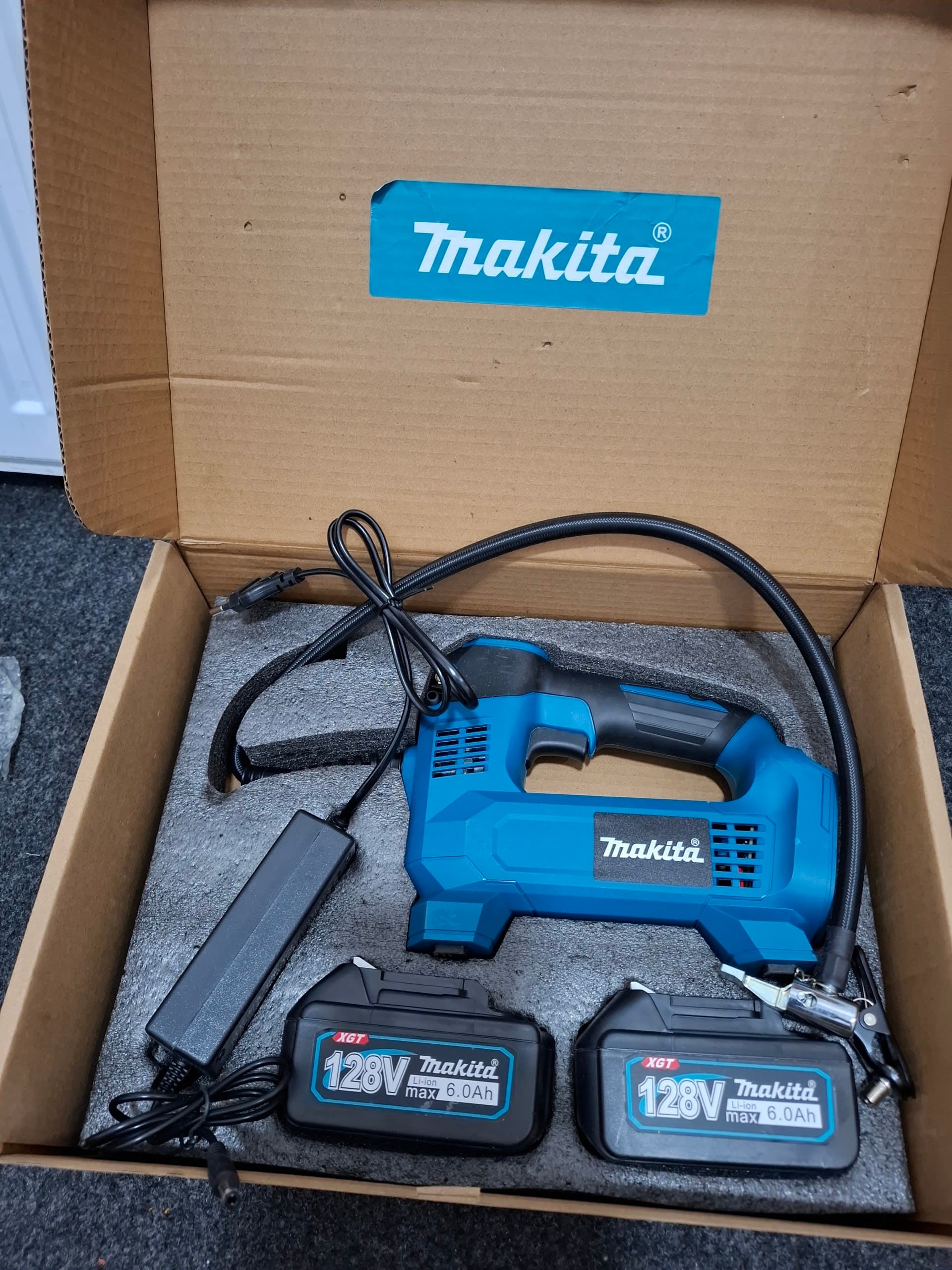 پمپ باد شارژی برند ماکیتا مدل 128V-6A — تصویر ۳