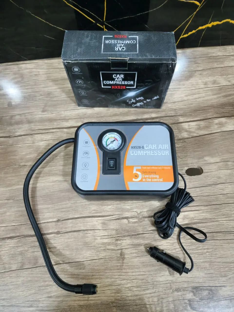 پمپ باد فندکی چراغ قوه دار مدل hx-528