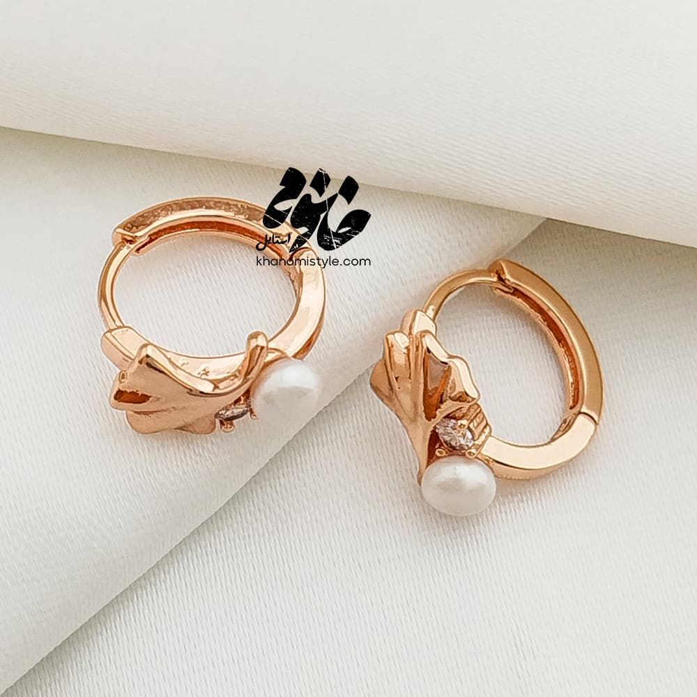 گوشواره حلقه‌ای ژوپینگ طرح گل مرواریدی نگین دار E12018