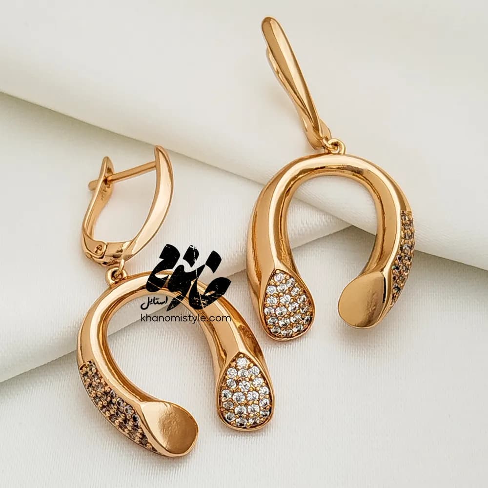 گوشواره آویز ژوپینگ طرح نعل نگین دار E12021