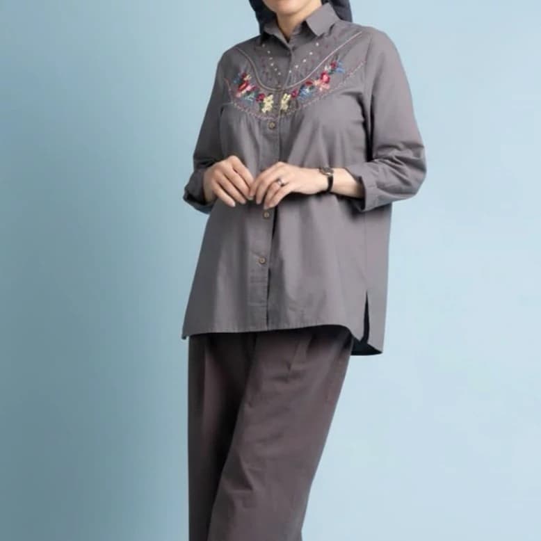 شومیز زنانه نخی الیاف طبیعی گلدوزی مدل گلناز