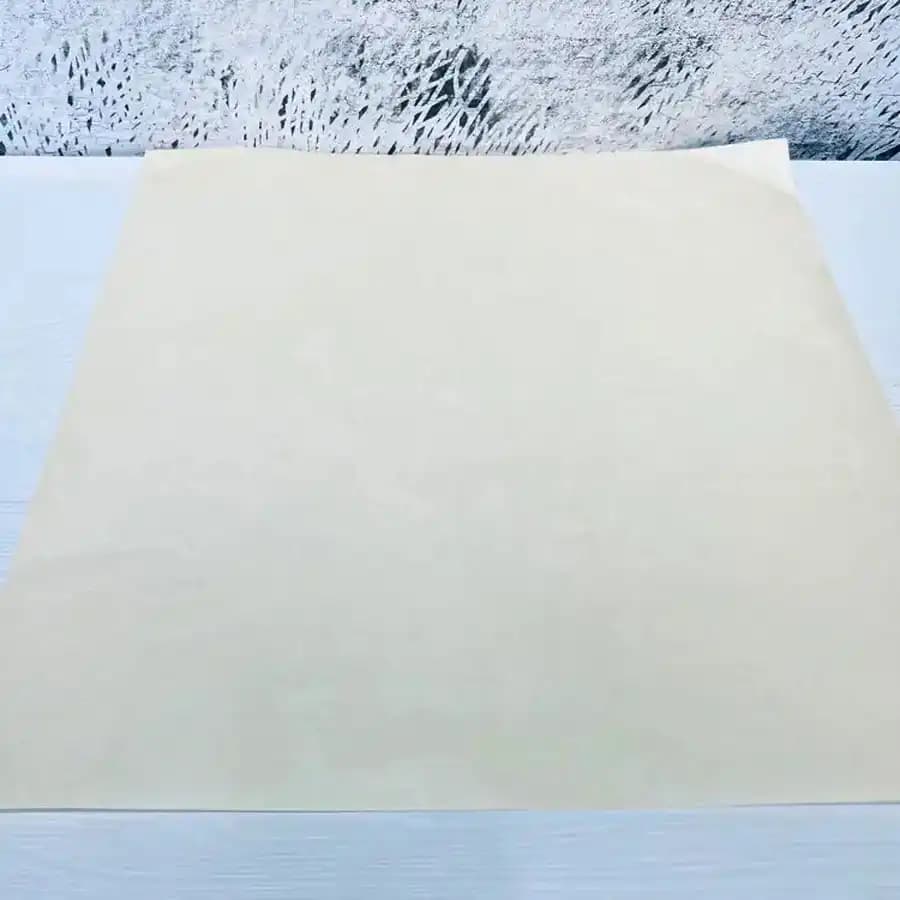 کاغذ دیواری حراجی کرم 30 متری (3 رول)