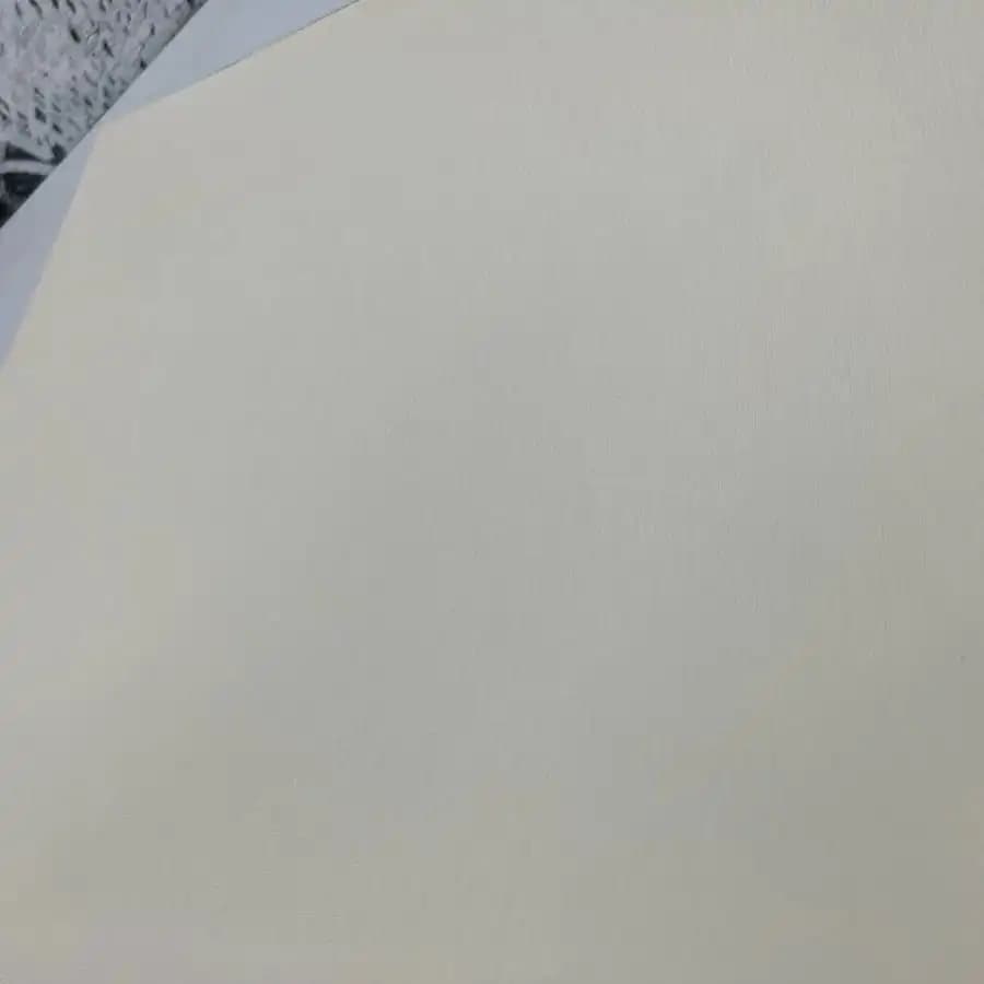 کاغذ دیواری حراجی شیری ساده NH4038