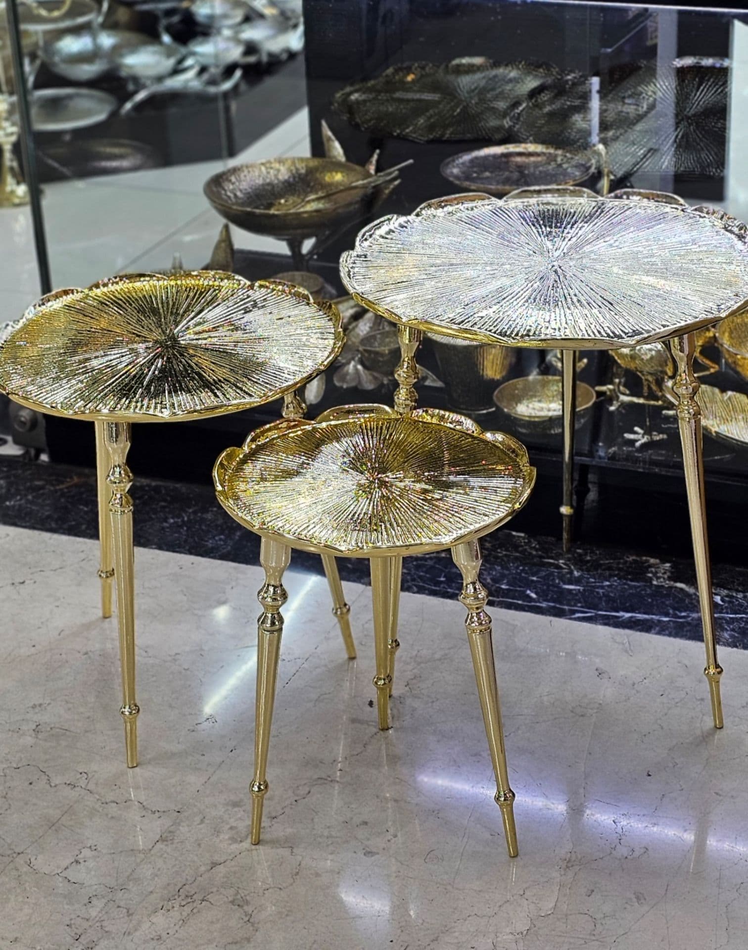 میز عسلی آلومینیوم نیلوفر طلایی