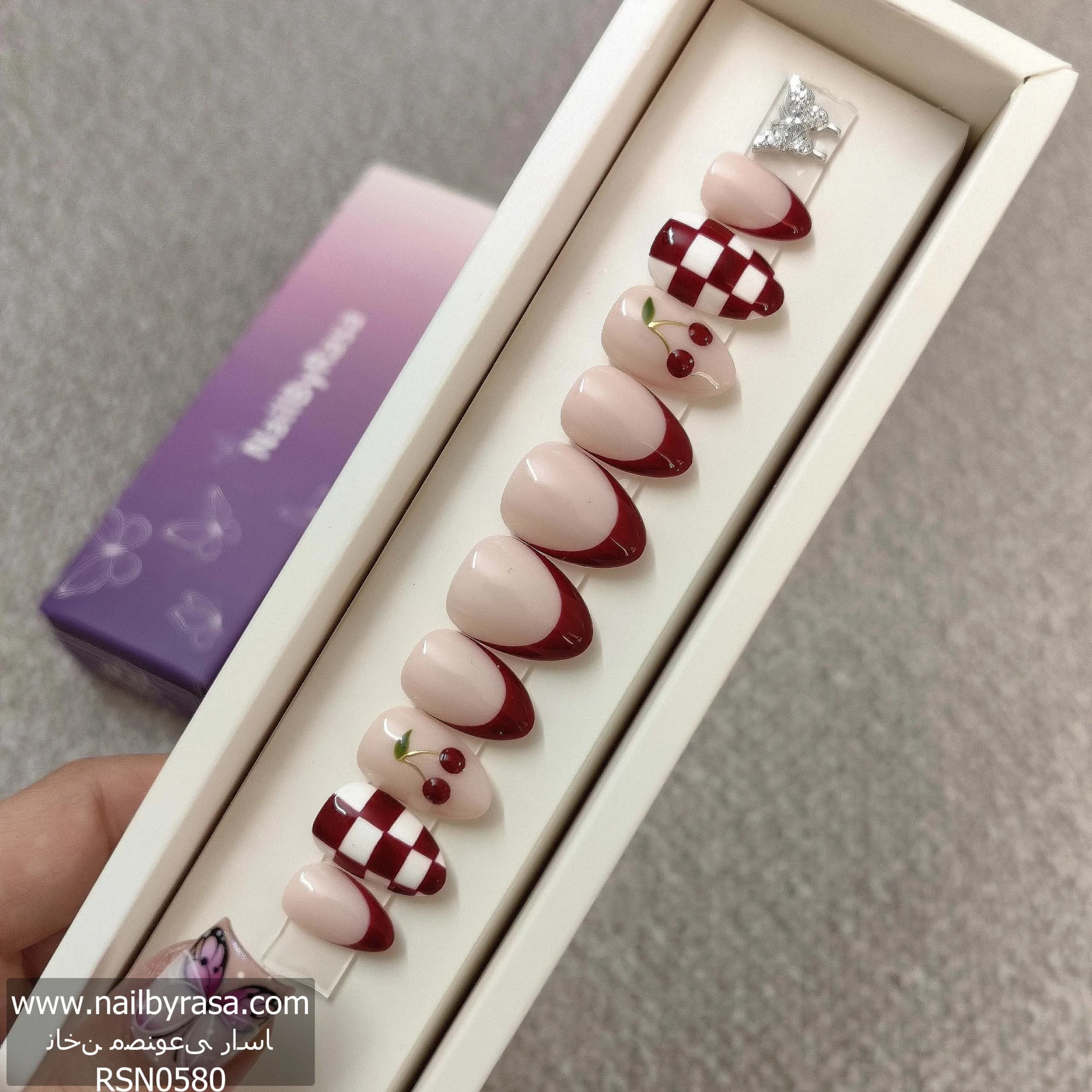 ناخن مصنوعی صورتی فرنچ با طرح گیلاس و شطرنجی بادامی راسا – RSN0580