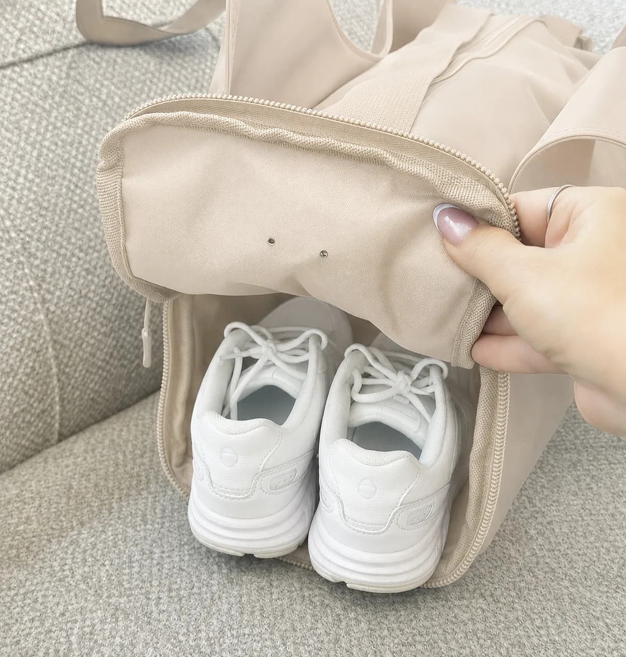 ساک ورزشی نایک (Nike) مدل خفاشی جاکفش‌دار کرم