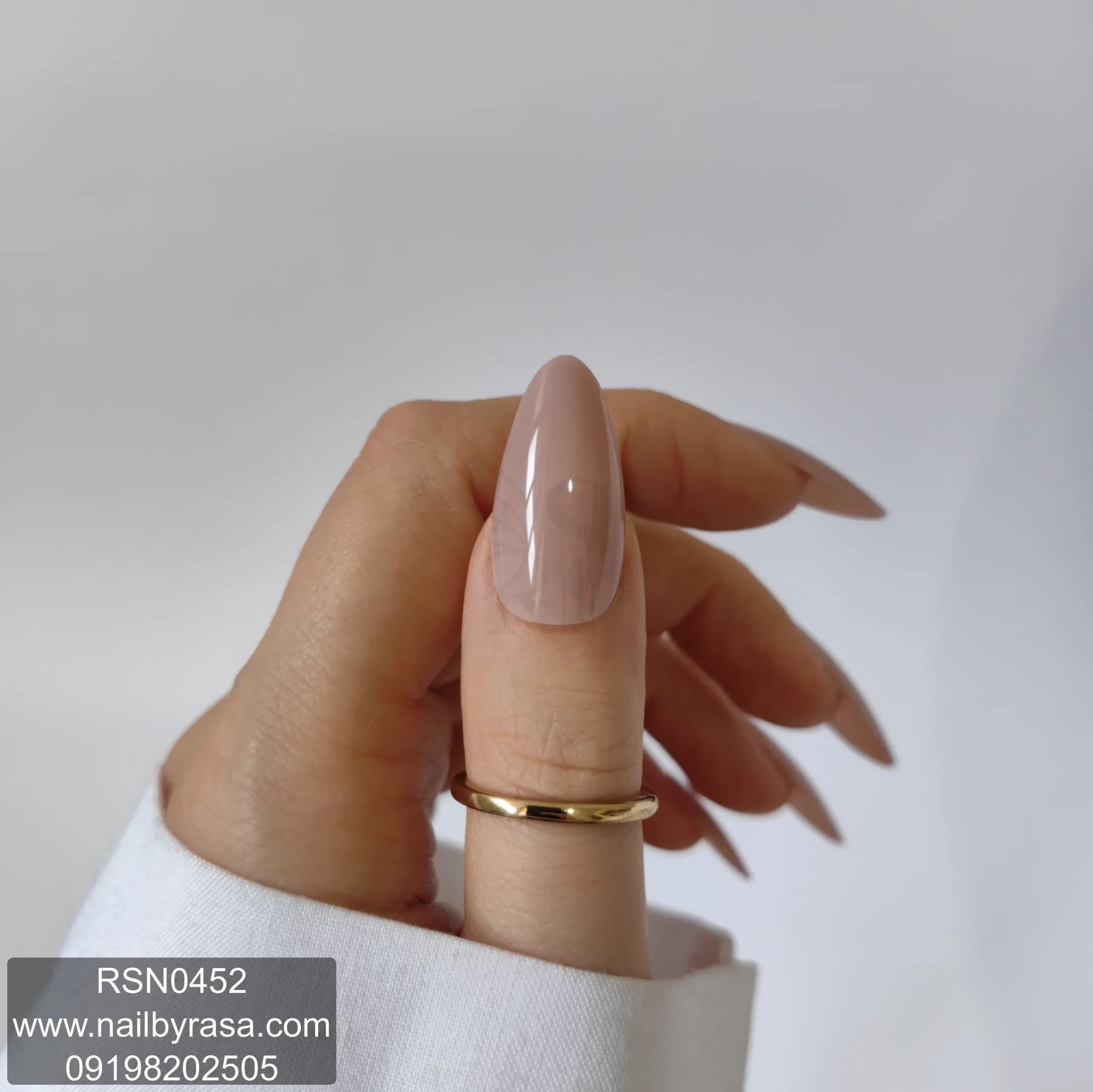 ناخن مصنوعی فرم بادامی رنگ نود طبیعی براق (طرح سالنی) راسا – RSN0452 — تصویر ۳