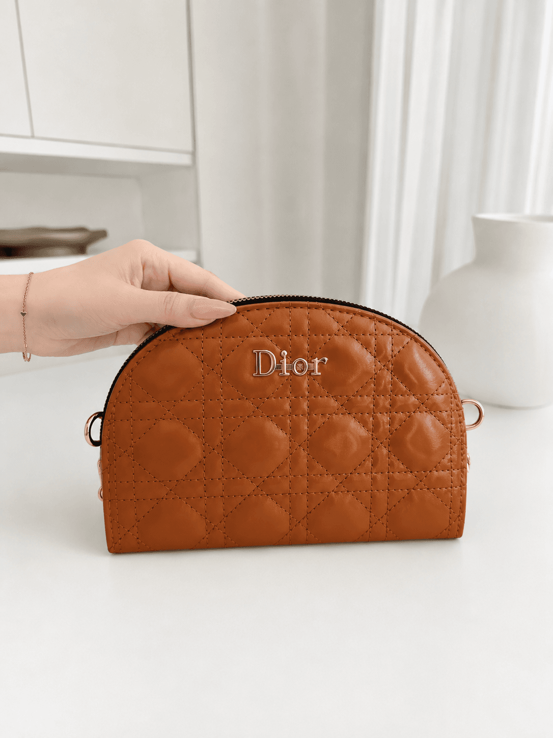 کیف کلاچ و دوشی زنانه دیور قهوهای + فیلم — تصویر ۴