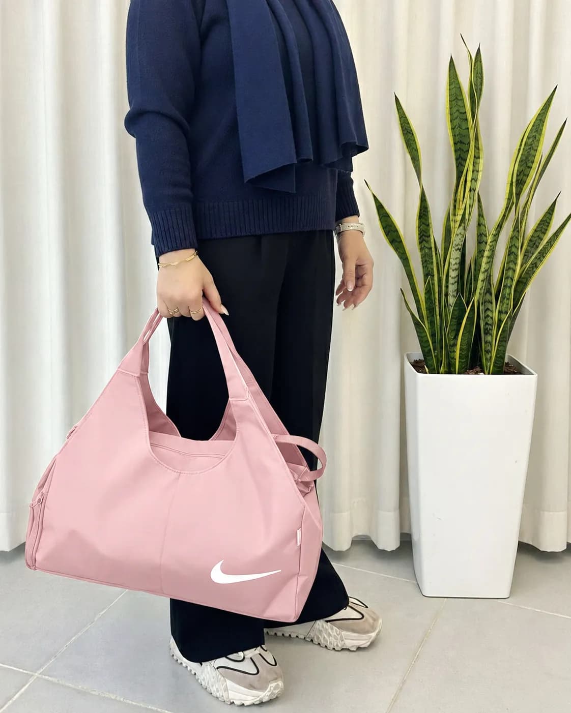 ساک ورزشی نایک (Nike) مدل خفاشی جاکفش‌دار صورتی پاستلی — تصویر ۵